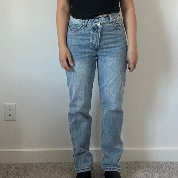 Princess Polly Asymmetrical button front straight leg jeans light wash - Picture 5 of 15